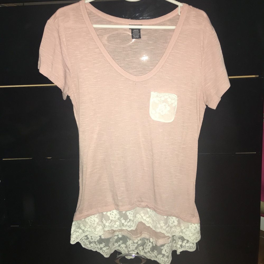 Lace lined high low t-shirt